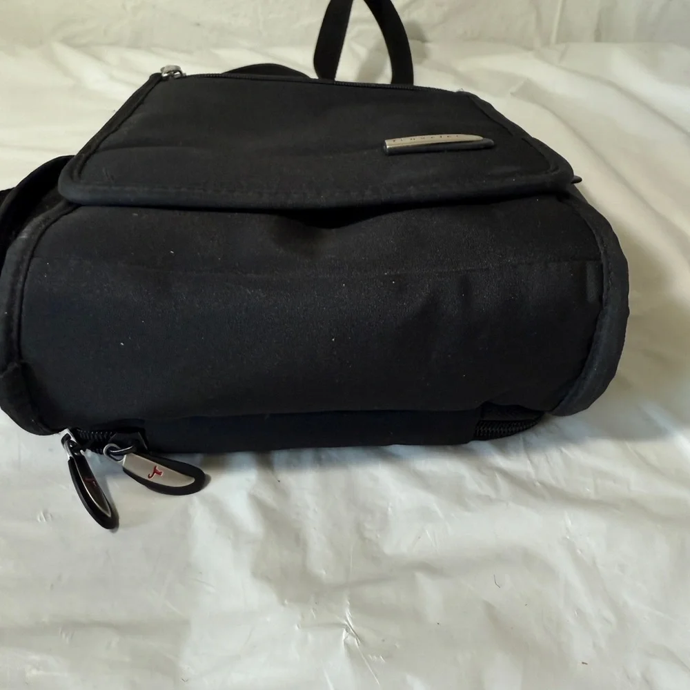 Travelon unisex crossbody bag